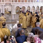 Патріарх Кирил впав на богослужінні: послизнувся на святій воді