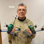 «Можна запускати в роботу»: на Старосамбірщині чоловік збирає FPV-дрони